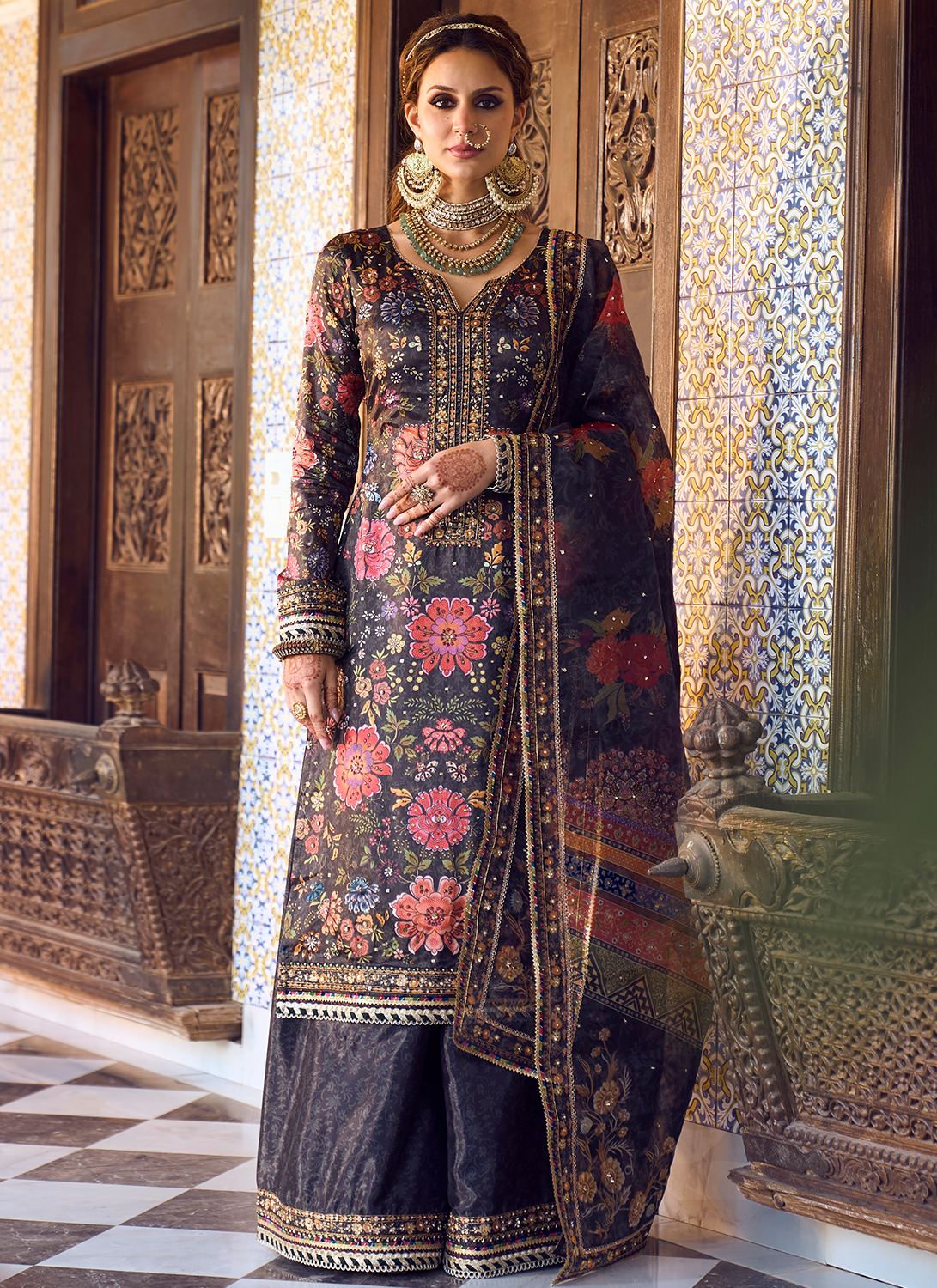 Black Floral Embroidered Palazzo Suit – Lashkaraa