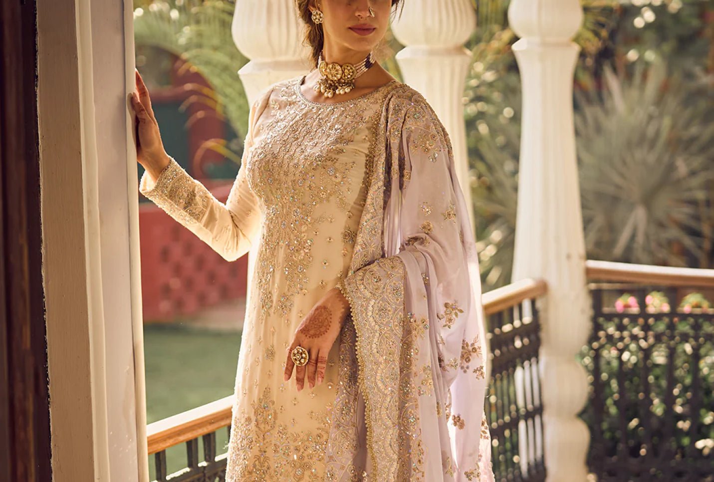 5 Must-Have Indian Outfits for Women: A Guide - Lashkaraa