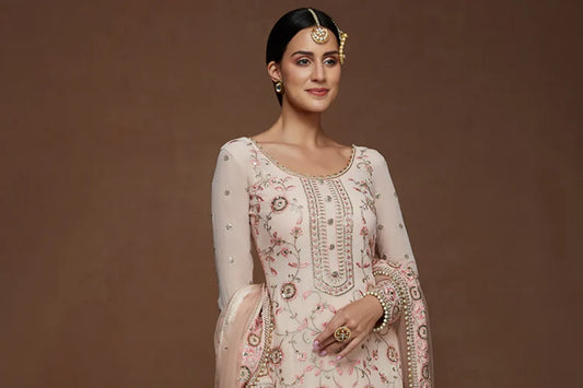 Kurta vs. Kameez: 4 Differences Between Salwar Kameez and Kurtas