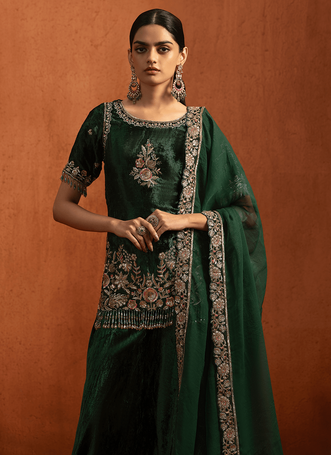 Stitched vs. Unstitched Suits: Which to Buy Online - Lashkaraa