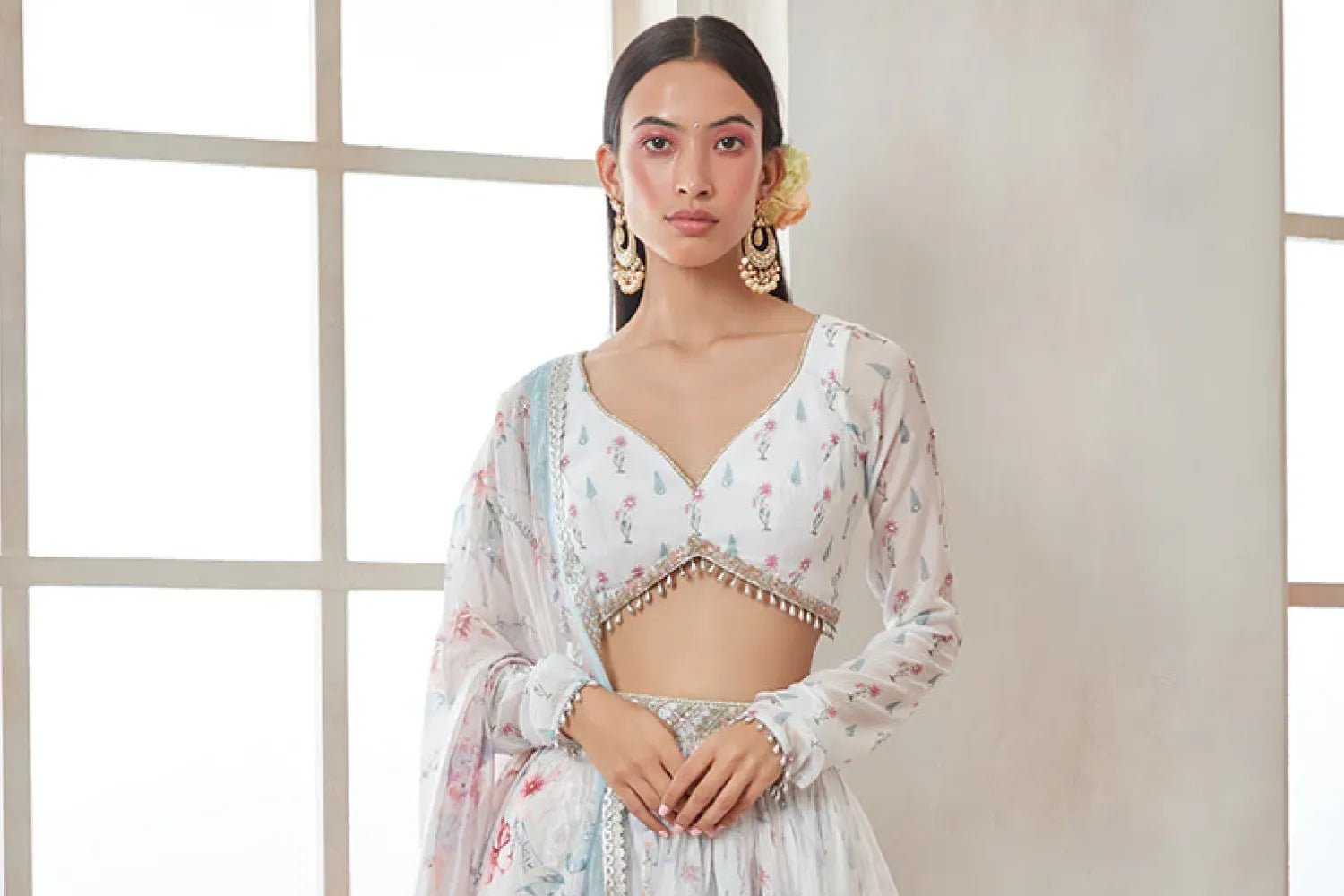 What to Wear in India: A Travel Guide for Women & Men - Lashkaraa